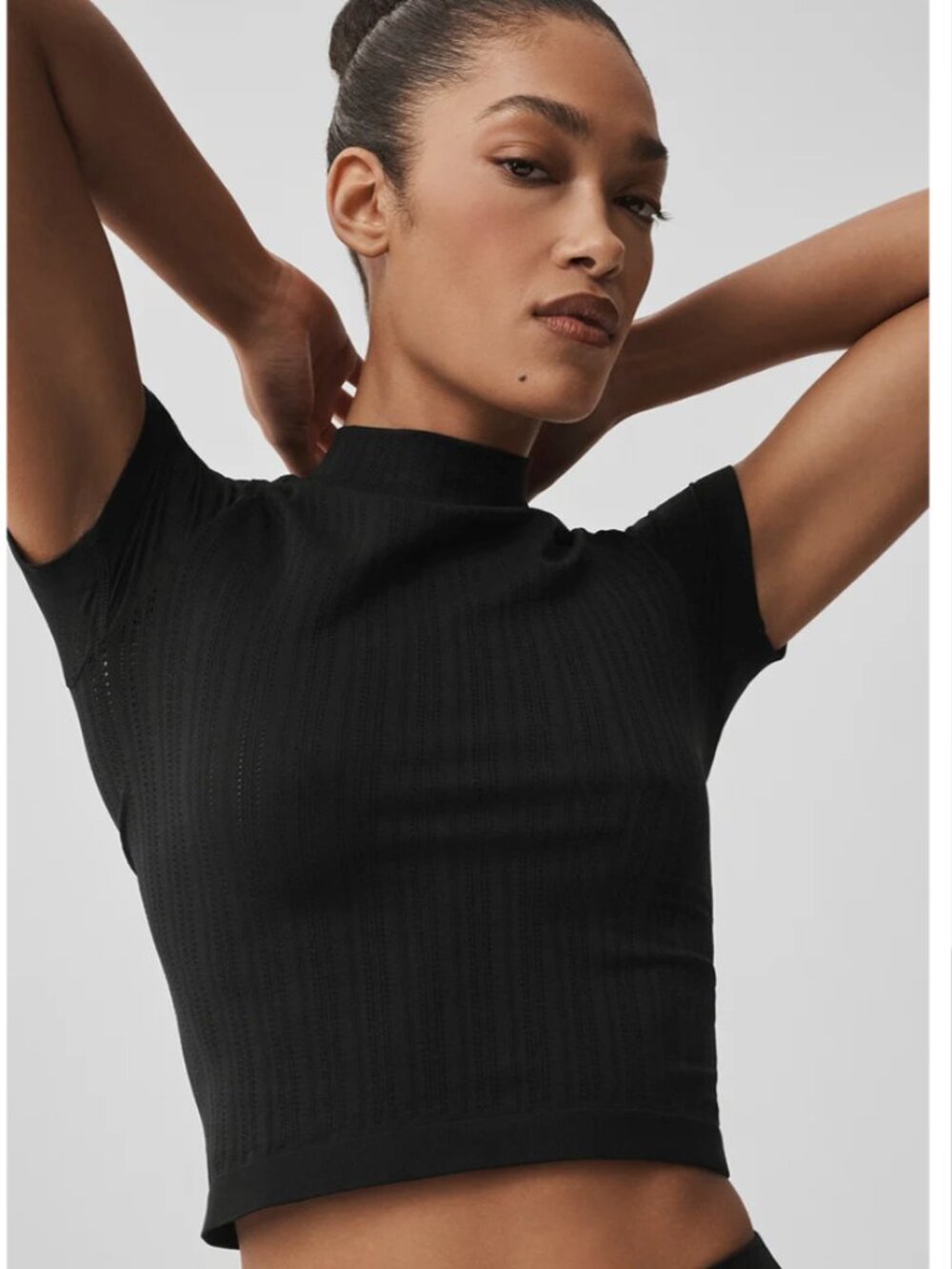 Alo Seamless Pointelle Mock Neck Short Sleeve - L black